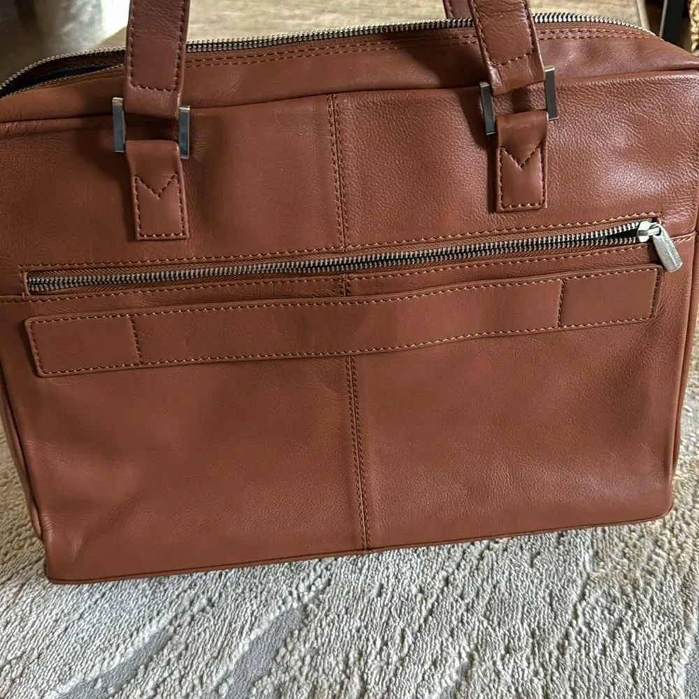 BUGATTI MANHATTAN LEATHER SLIM 15.6